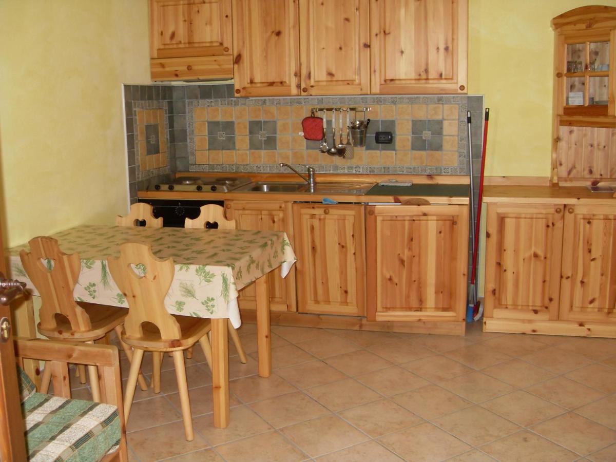 Residence Les Myosotis Champoluc Rom bilde