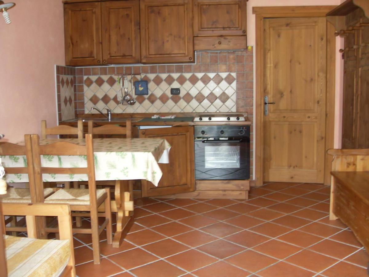 Residence Les Myosotis Champoluc Rom bilde